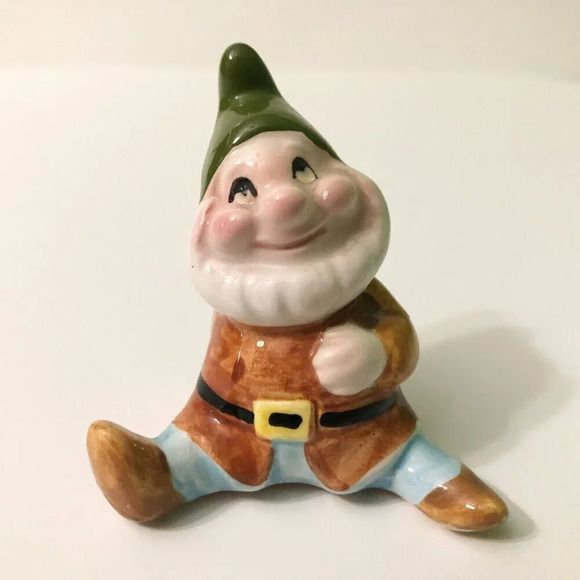 Vintage Bashful Figurine Snow White Dwarfs  2 Inch Tall Figure - Picture 1 of 10